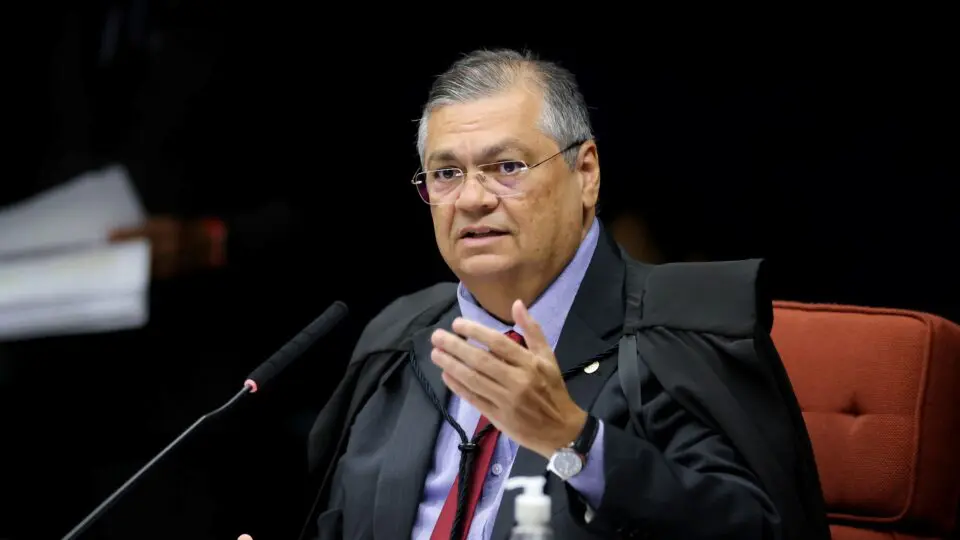 Dino critica sanção dos EUA contra mulher de Moraes e pede respeito às famílias brasileiras