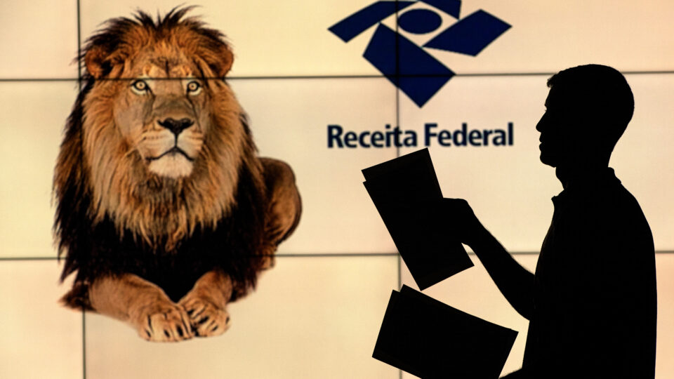 Receita Federal nega que notificará adultos que moram com os pais