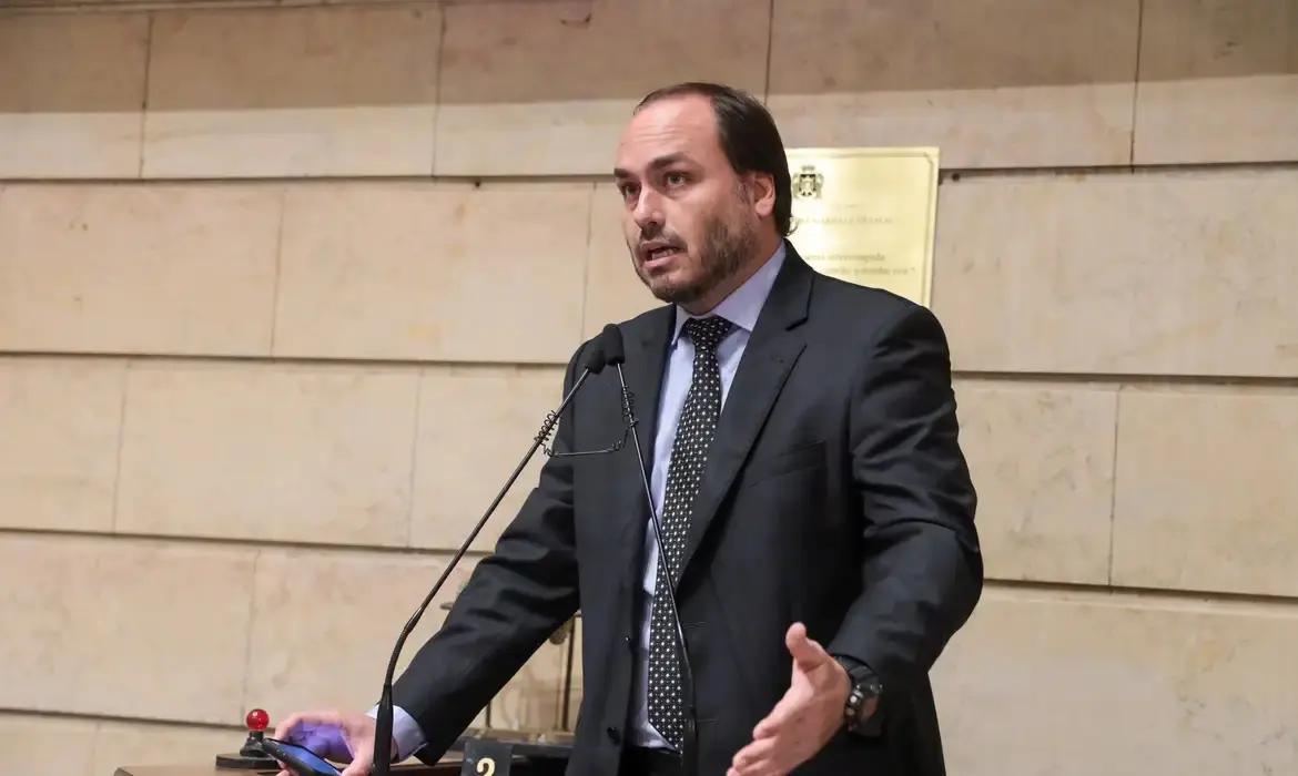 Carlos Bolsonaro tem intenção de voto de 41% dos eleitores entrevistados por uma pesquisa do instituto Real Time Big Data.