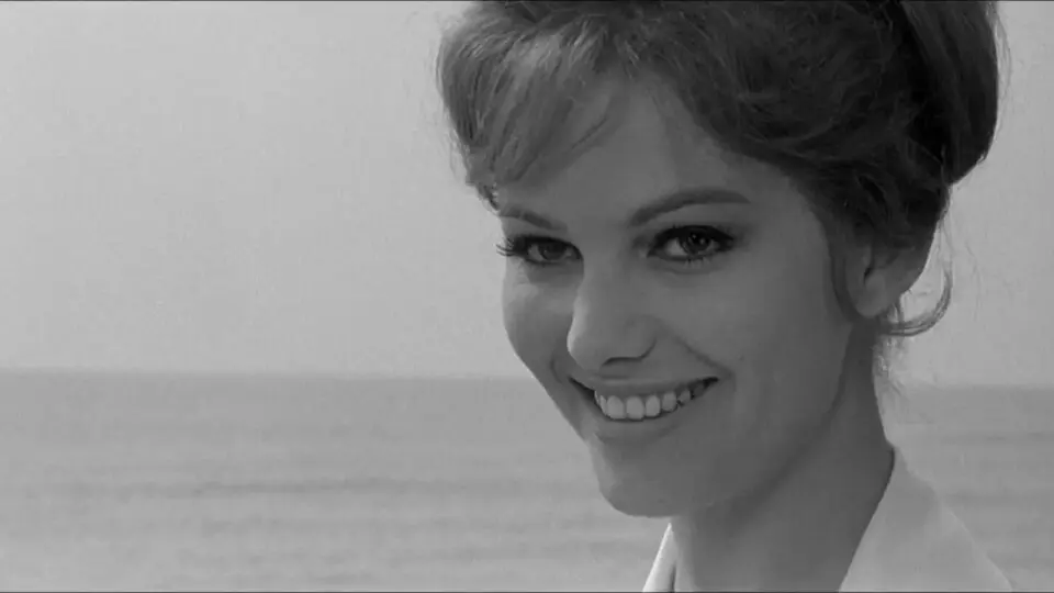 Claudia Cardinale em ação no filme "Oito e Meio", de Federico Felini 