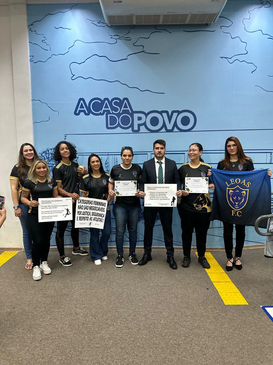LGB rompe com ativismo trans