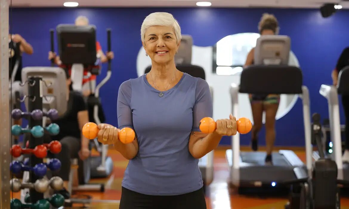 Diferença de mais de cinco anos na expectativa de vida evidencia desigualdades regionais no Brasil.