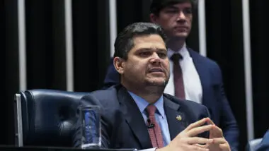 Alcolumbre descarta votação em plenário e arquiva PEC da Imunidade