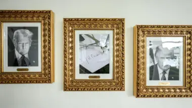 biden caneta automática foto