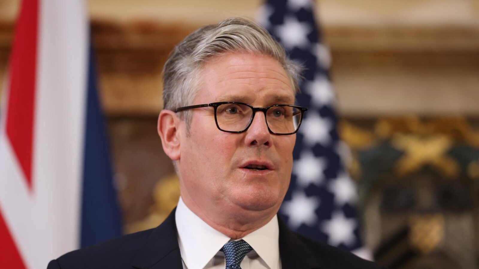 Primeiro-ministro britânico Keir Starmer faz declaração à imprensa em Aylesbury, no Reino Unido, em setembro de 2025.