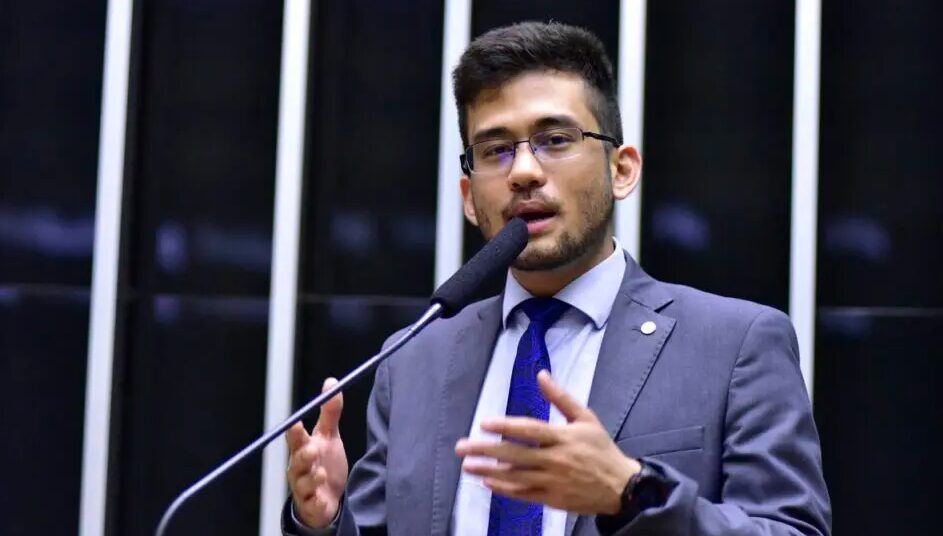 Kataguiri anuncia saída do União Brasil para ingressar no Missão
