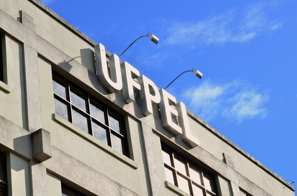 Prédio da reitoria da UFPel: universidade defende realização de evento com tema &#8220;defender a vida, combater o agronegócio&#8221; e reafirma  &#8220;compromisso com pluralidade de ideias&#8221;