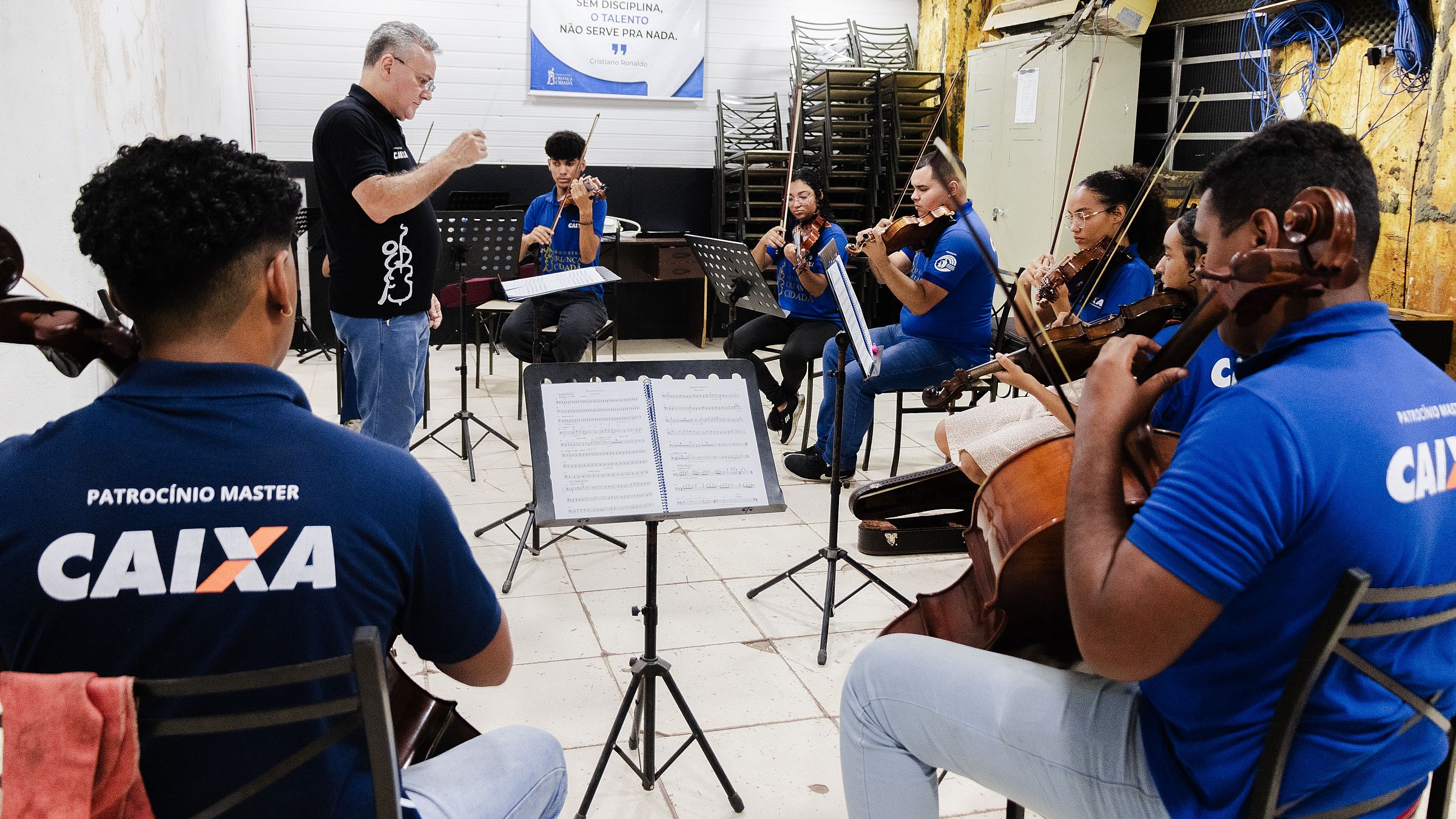 Ensaio da Orquestra Criança Cidadã, iniciativa voltada a crianças e adolescentes de comunidades pobres do Recife.