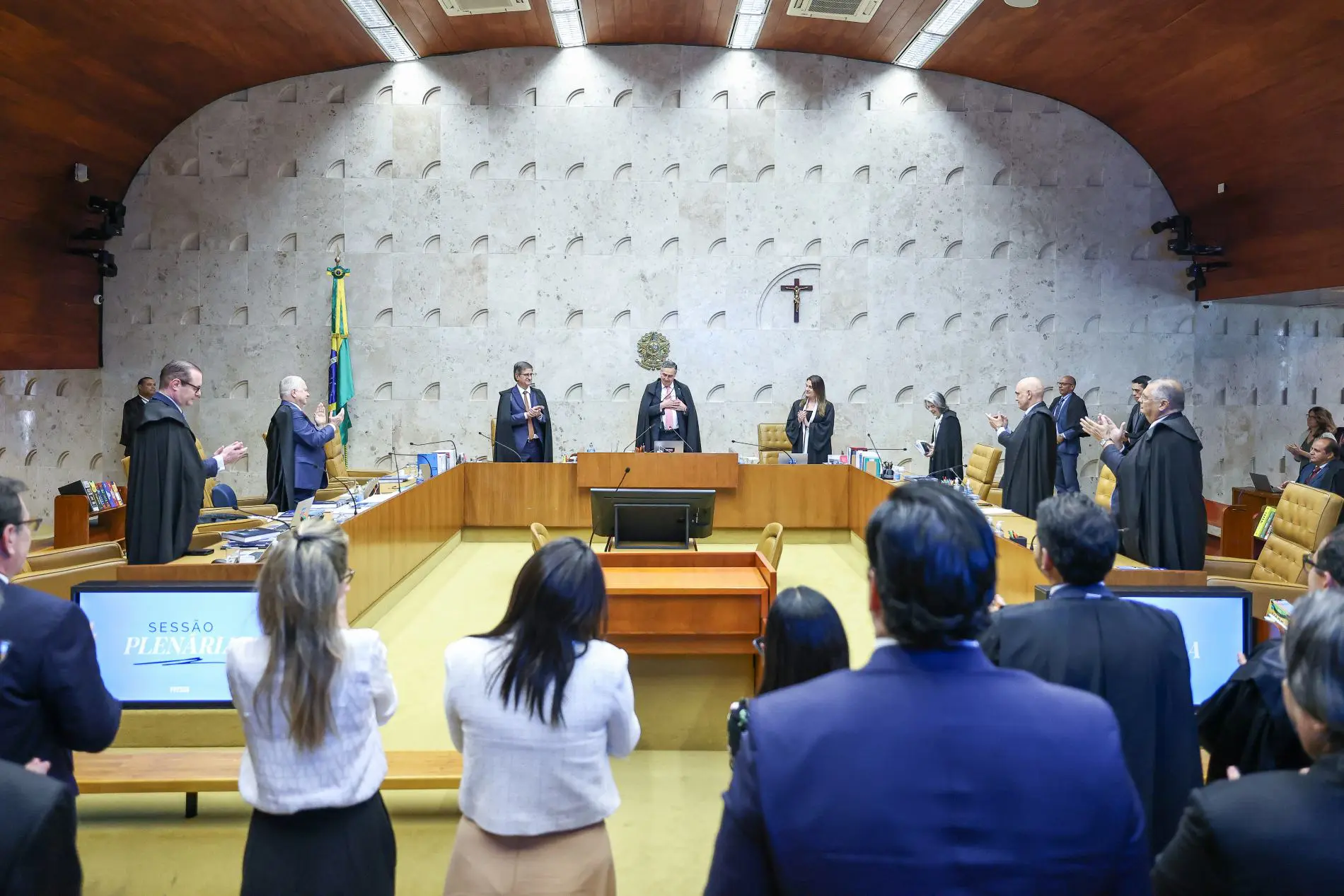 Barroso se despede da presidência do STF e cita “custo pessoal”