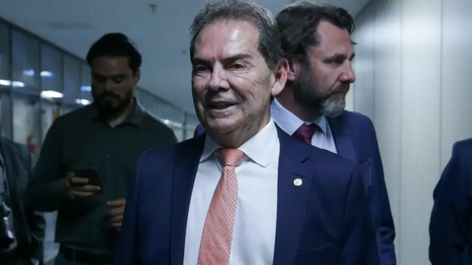 Relator prevê redução entre 7 e 11 anos na pena de Bolsonaro