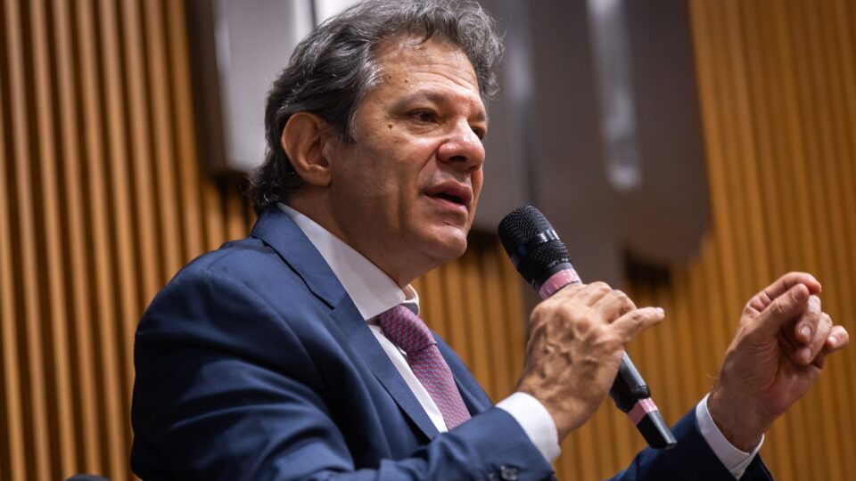 Correção: Haddad defende estabilidade de servidor público, mas com controle de desempenho