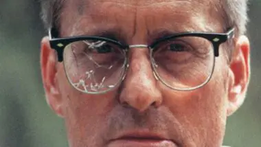 Michael Douglas vive o furioso William Foster em "Um Dia de Fúria"