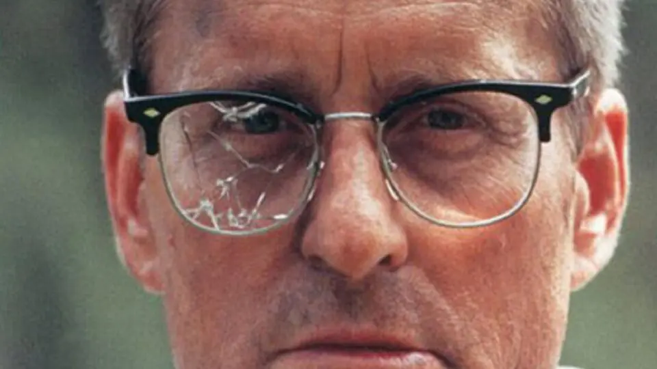 Michael Douglas vive o furioso William Foster em "Um Dia de Fúria"