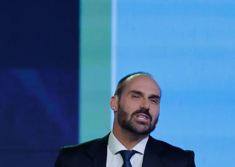 Eduardo Bolsonaro e Paulo Figueiredo aumentam pressão sobre parlamentares favoráveis a dosimetria.