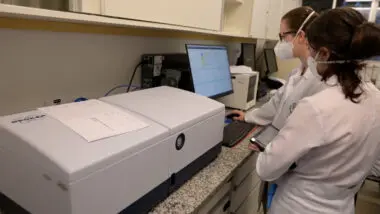 Pesquisa entrevistou mais de 2,6 mil pessoas e mostra confiança dos paranaenses em cientistas.