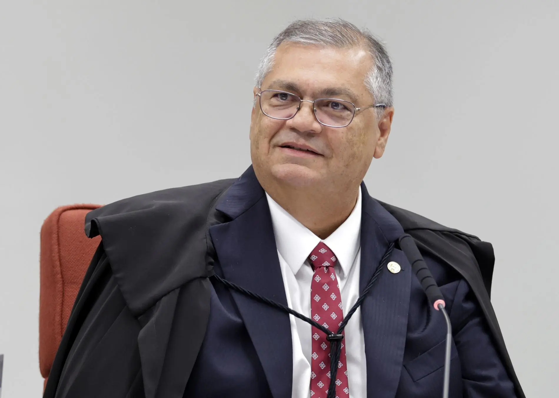 Dino diz que não há nada de errado na redução de penas do 8/1 pelo Congresso