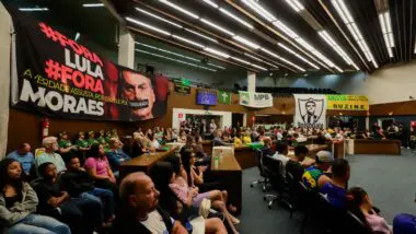 Vereadores de BH homenageiam investigados do 8 de janeiro em evento contra "mordaça" do STF