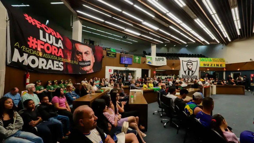 Vereadores de BH homenageiam investigados do 8 de janeiro em evento contra "mordaça" do STF