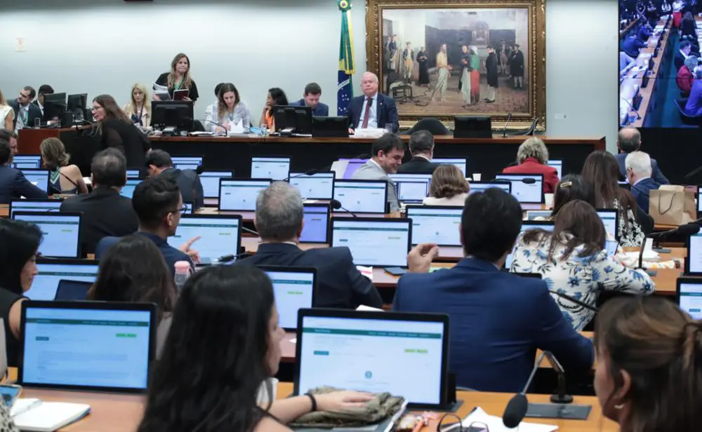 Câmara aprova projeto que mantém decisões monocráticas do STF