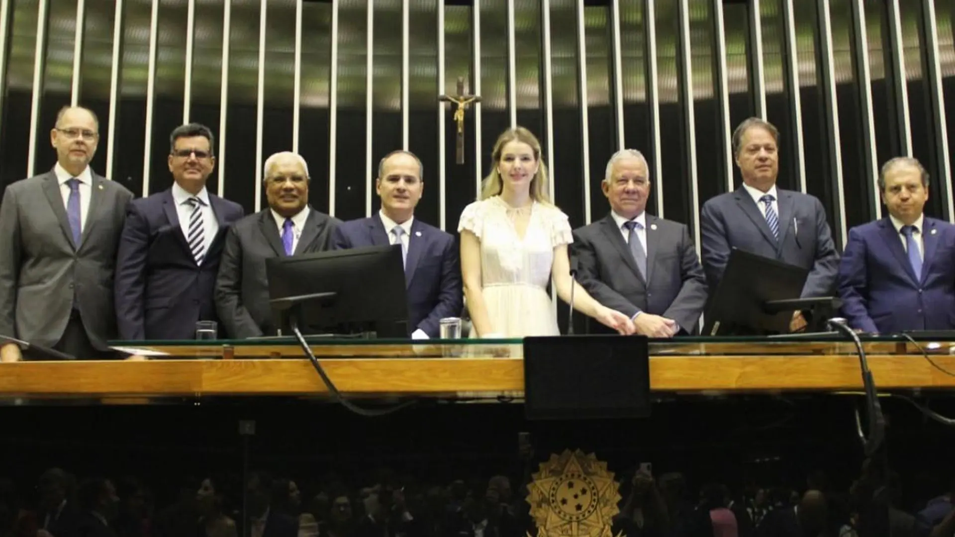 Representantes dos registradores em cerimônia de comemoração aos 180 anos do Registro de Imóveis no Brasil no plenário da Câmara dos Deputados, em audiência realizada em outubro de 2023.