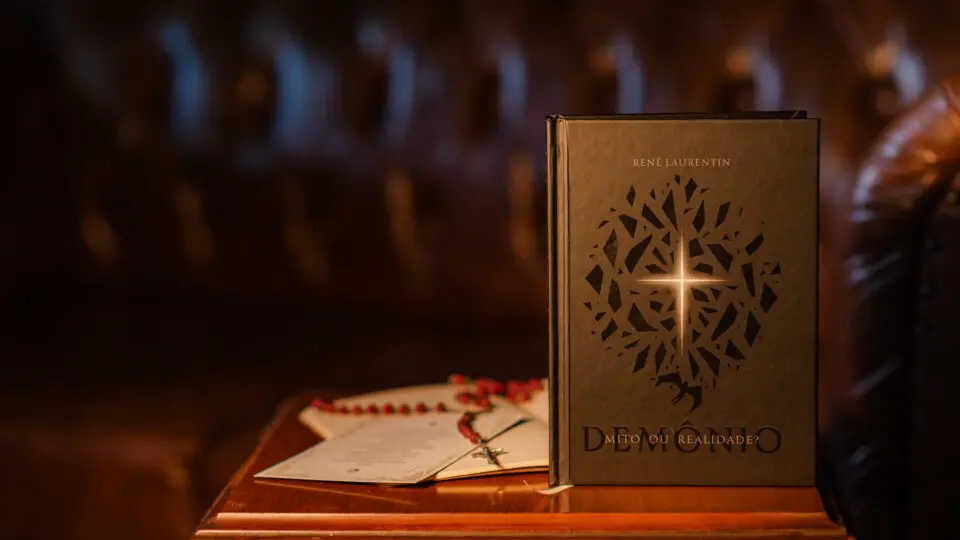 "O Demônio" é um bom exemplo de um fenômeno editorial crescente e fascinante: os clubes de leitura por assinatura