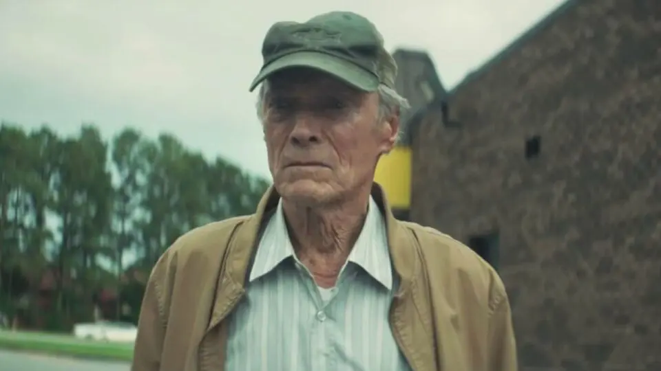 Clint Eastwood vive veterano de guerra que entra para o tráfico em "A Mula"