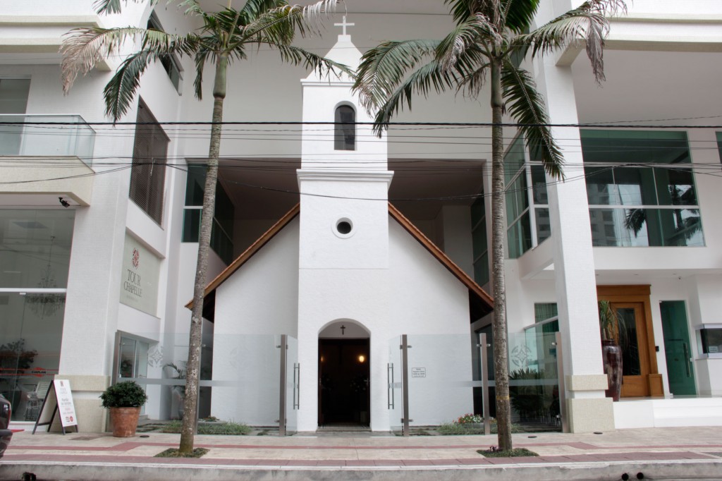 Igrejinha de 8,80 metros de comprimento por 6 metros de largura foi comprada por empresa.