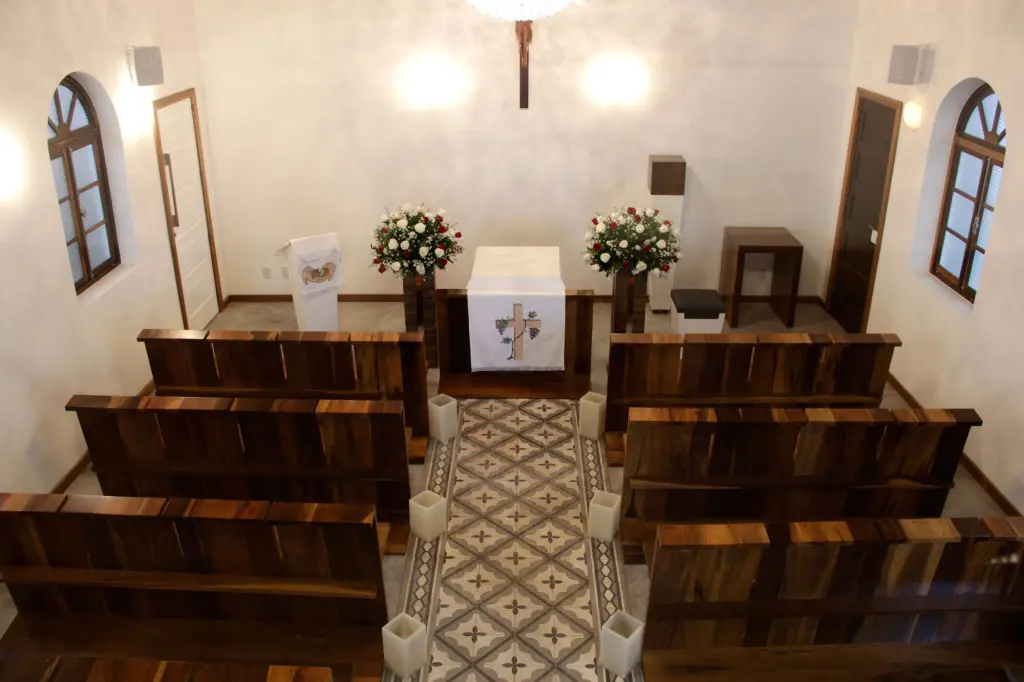 A igrejinha em Balneário Camboriú é utilizada atualmente para casamentos e batizados.