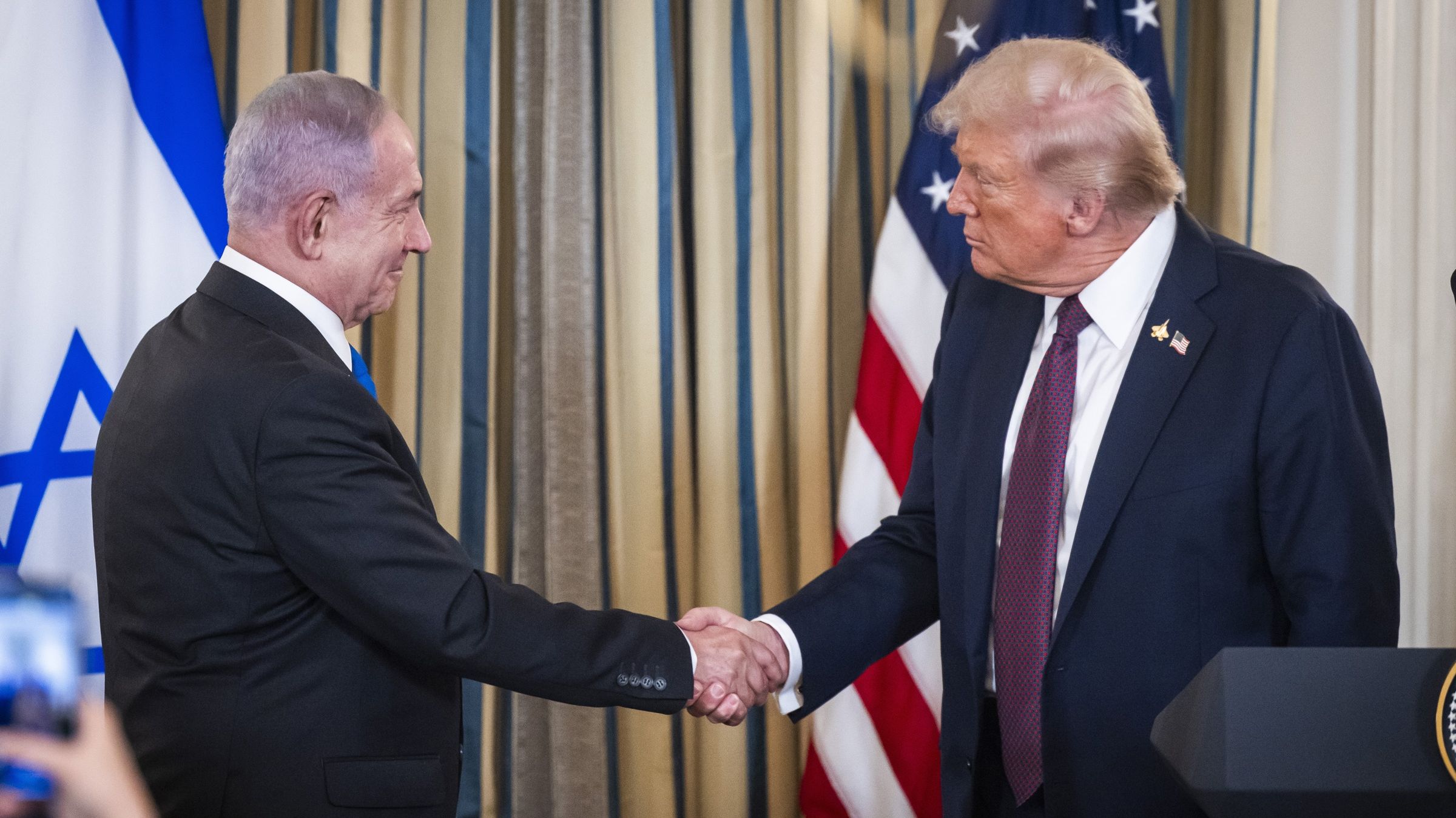 O primeiro-ministro de Israel, Benjamin Netanyahu, e o presidente dos EUA, Donald Trump, em coletiva para apresentar o plano de paz entre Israel e palestinos