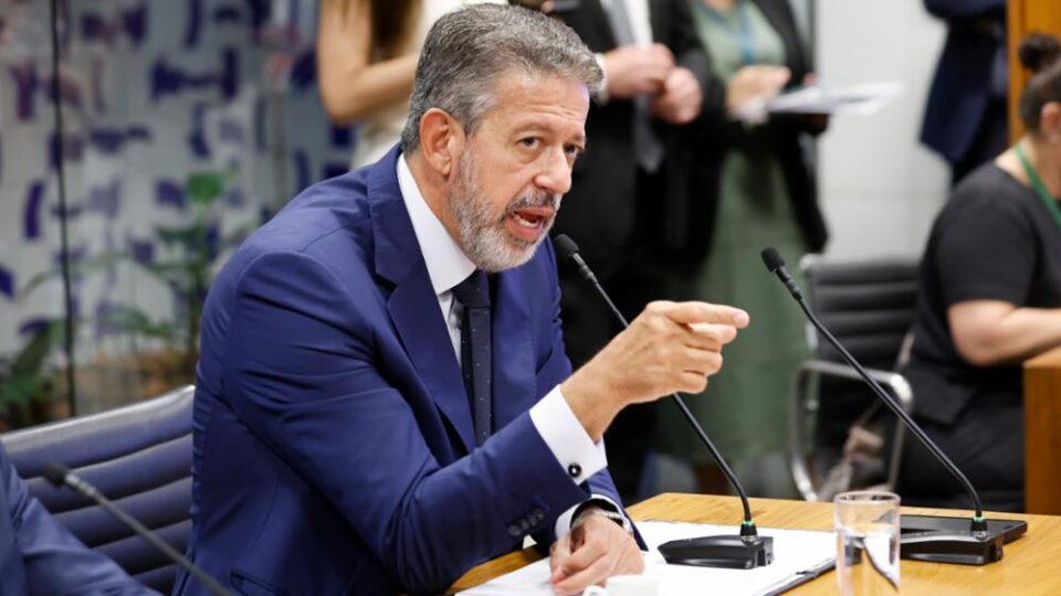 Lira acolhe só três emendas e mantém texto principal da isenção do IR