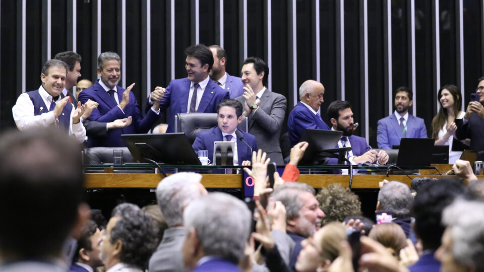 Unanimidade em favor do populismo lulista