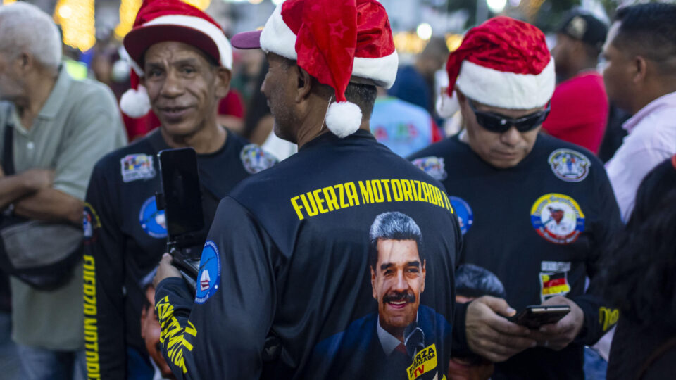 Venezuela inicia natal antecipado em meio ao aumento da repressão e crise com os EUA