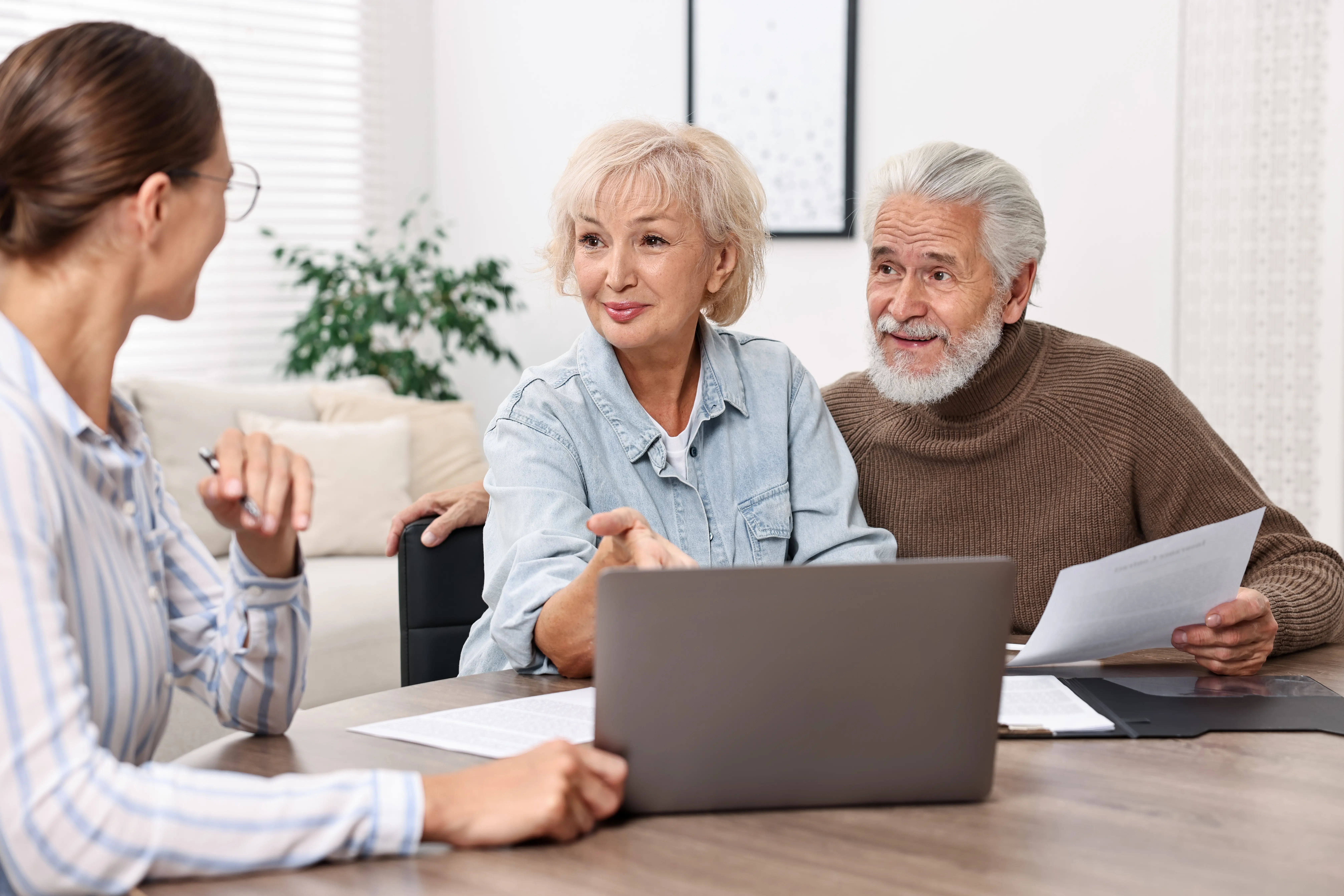 A chave da aposentadoria após a EC 103/2019 está na análise minuciosa. Identificar a melhor regra entre as cinco transições é essencial para maximizar o valor do benefício e evitar perdas financeiras.