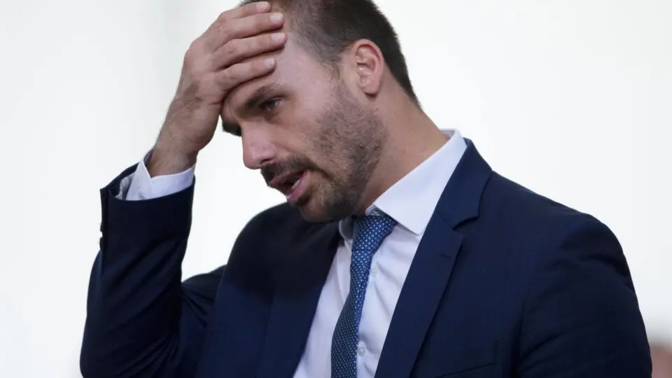 Moraes pede parecer da PGR sobre pedido de prisão de Eduardo Bolsonaro