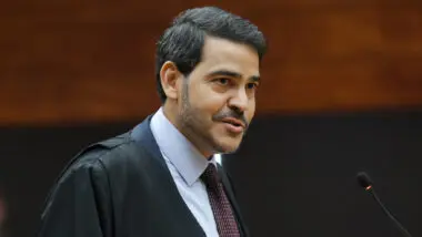 Governo defende piso salarial para motoristas de apps; STF suspende julgamento