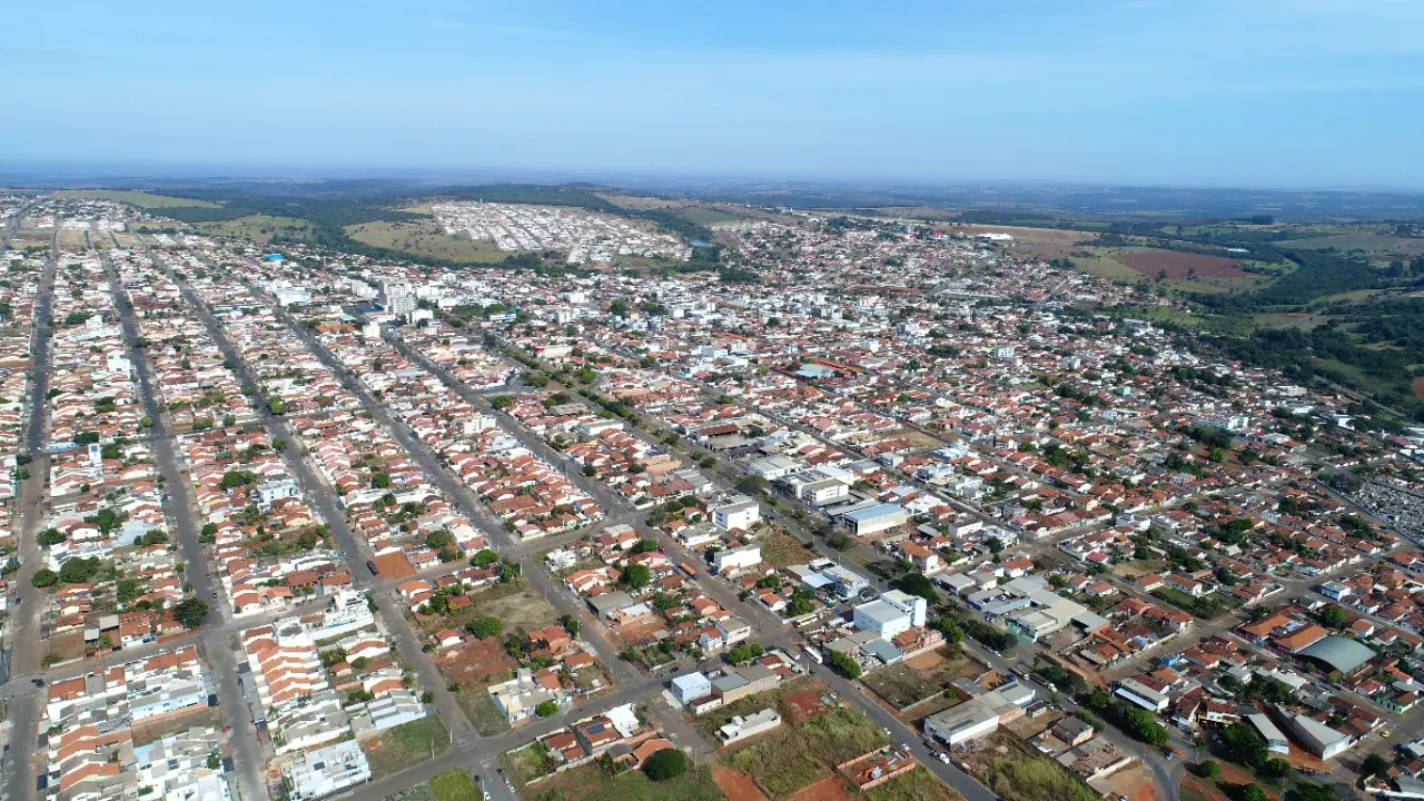 A cada seis meses, a ANM fiscaliza garimpos de Coromandel, onde cooperativas autorizadas garantem a emissão do Certificado de Kimberley para exportação legal.