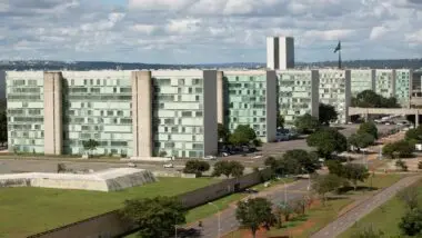 Esplanada dos Ministérios, em Brasília: reforma administrativa limita benefícios aos servidores e prevê avaliação de desempenho com eventual pagamento de bônus por resultado.