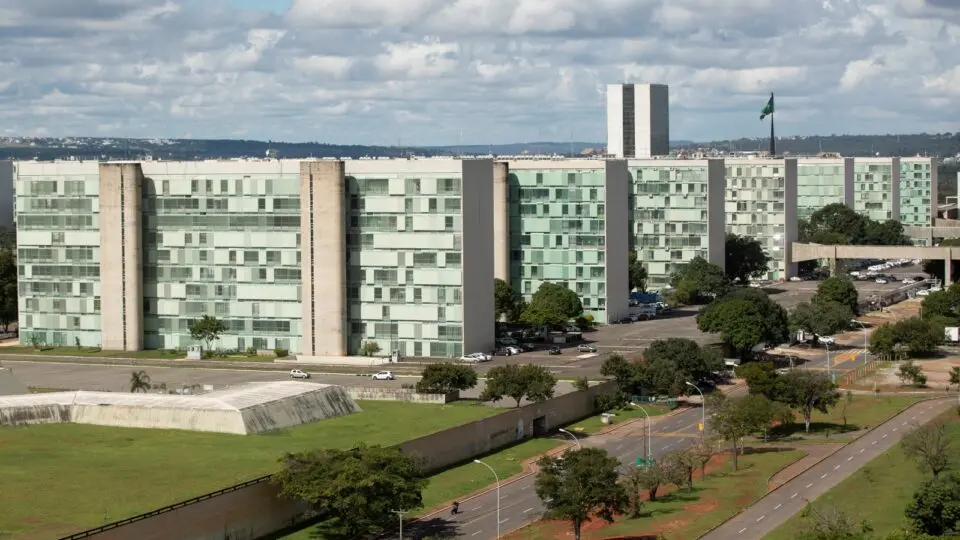 Esplanada dos Ministérios, em Brasília: reforma administrativa limita benefícios a servidores e prevê avaliação de desempenho com eventual pagamento de bônus por resultado.