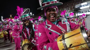 Doação da Open Society para a Mangueira foi intermediada pelo petista Marcelo Freixo, presidente da Embratur e agora cotado para assumir o cargo de ministro do Turismo