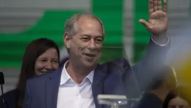 Durante evento, Ciro Gomes criticou o PT, falou sobre insatisfação no PDT e convites de outras siglas mirando 2026.