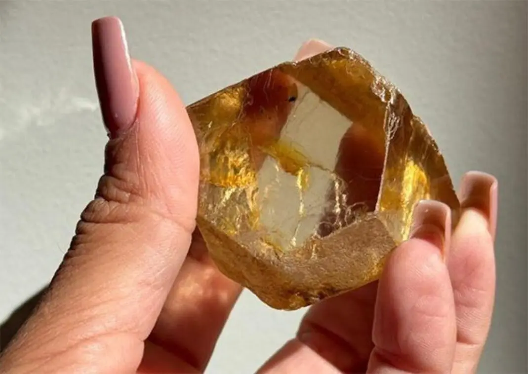 O segundo maior diamante encontrado em Coromandel e no Brasil: uma pedra bruta de 646,78 quilates (cerca de 129,36 gramas), descoberta em maio de 2025.