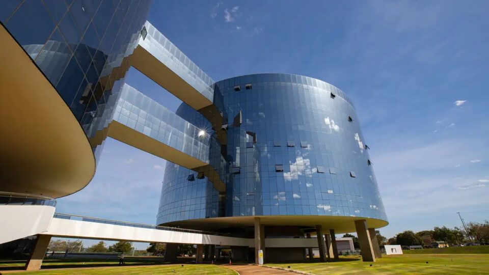 MPs estouram teto remuneratório para 98% dos promotores e procuradores
