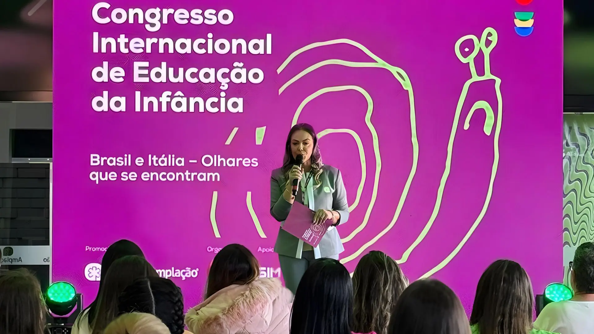 O Congresso Internacional de Educação da Infância – Brasil e Itália: Olhares que se Encontram promoveu reflexões sobre uma educação conectada pela escuta, pela simplicidade e pelo olhar sensível à infância.