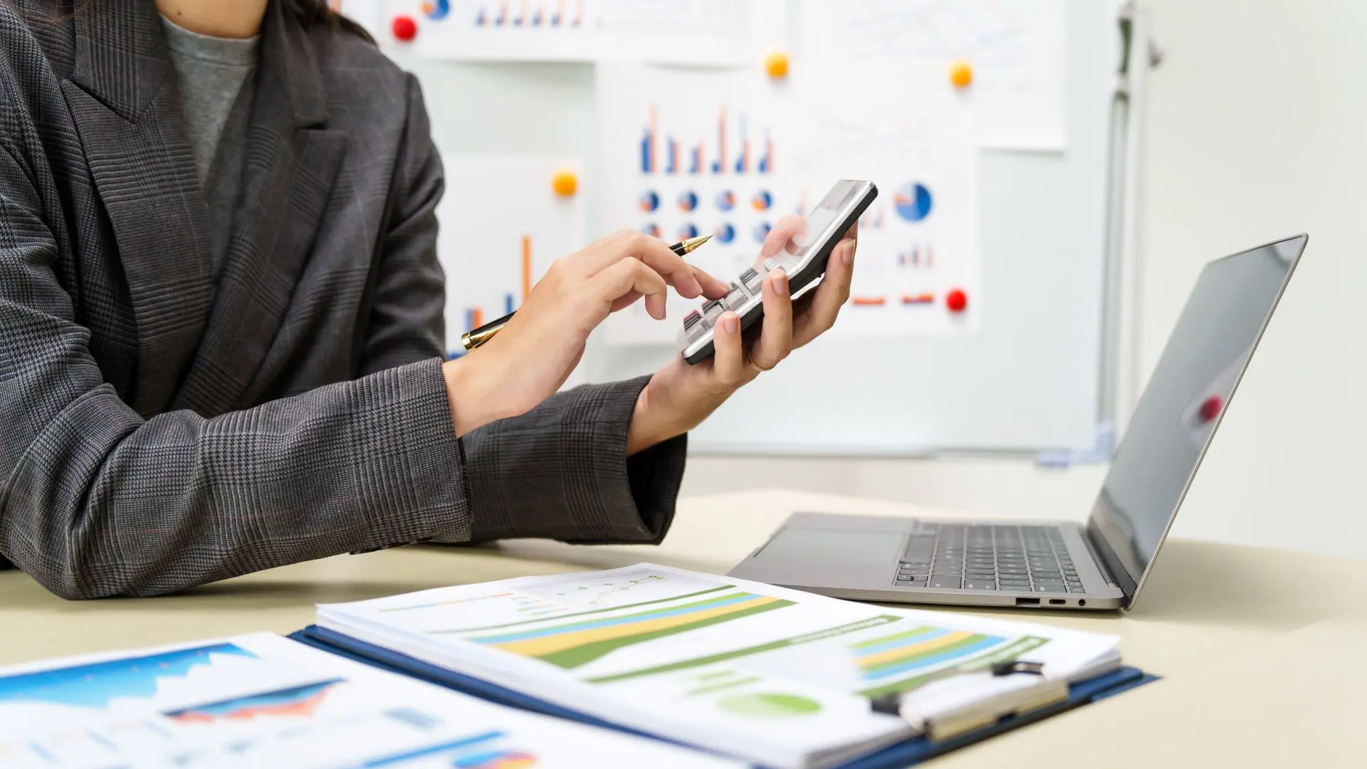 Precatórios são dívidas que a justiça decidiu que o poder público deve pagar, mas que normalmente é quitada em ordem de fila, o que pode demorar anos.