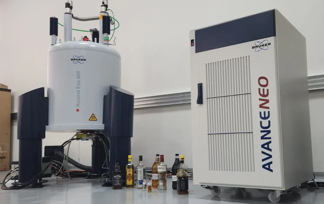 Cientistas da UFPR, Unesp, UnB e UEPB aceleram o combate ao metanol com testes rápidos e alguns até gratuitos em bebidas alcoólicas.