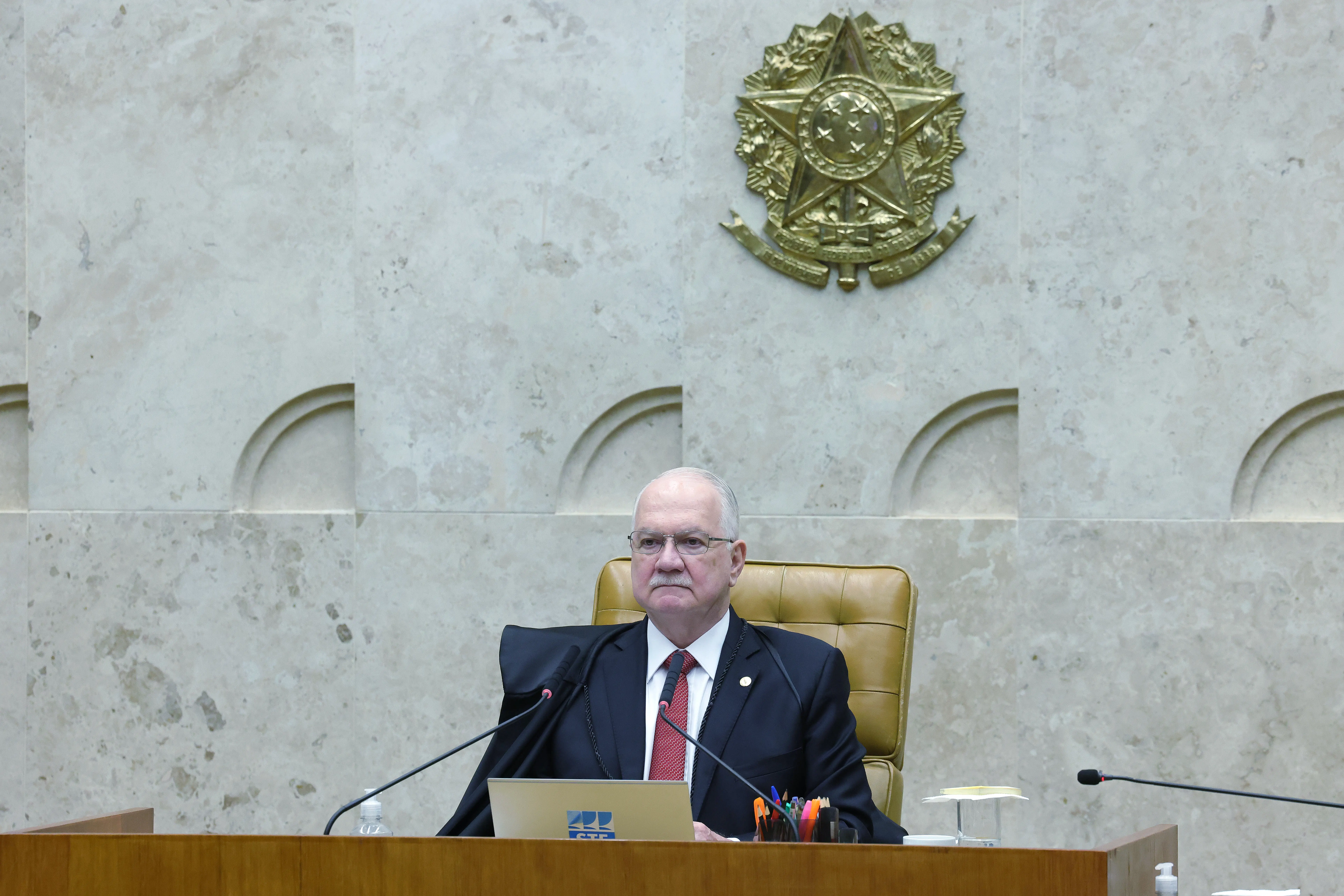 Competências do STF: Edson Fachin defendeu que o foro privilegiado deveria ser medida "excepcionalíssima". Fachin completa hoje (6), uma semana como presidente do STF.