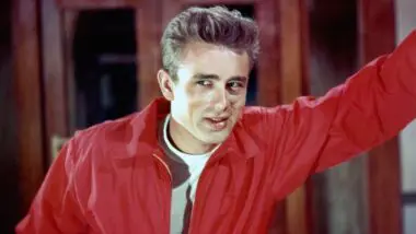 Como Jim Stark, James Dean protagonizou um filme que se tornou atemporal