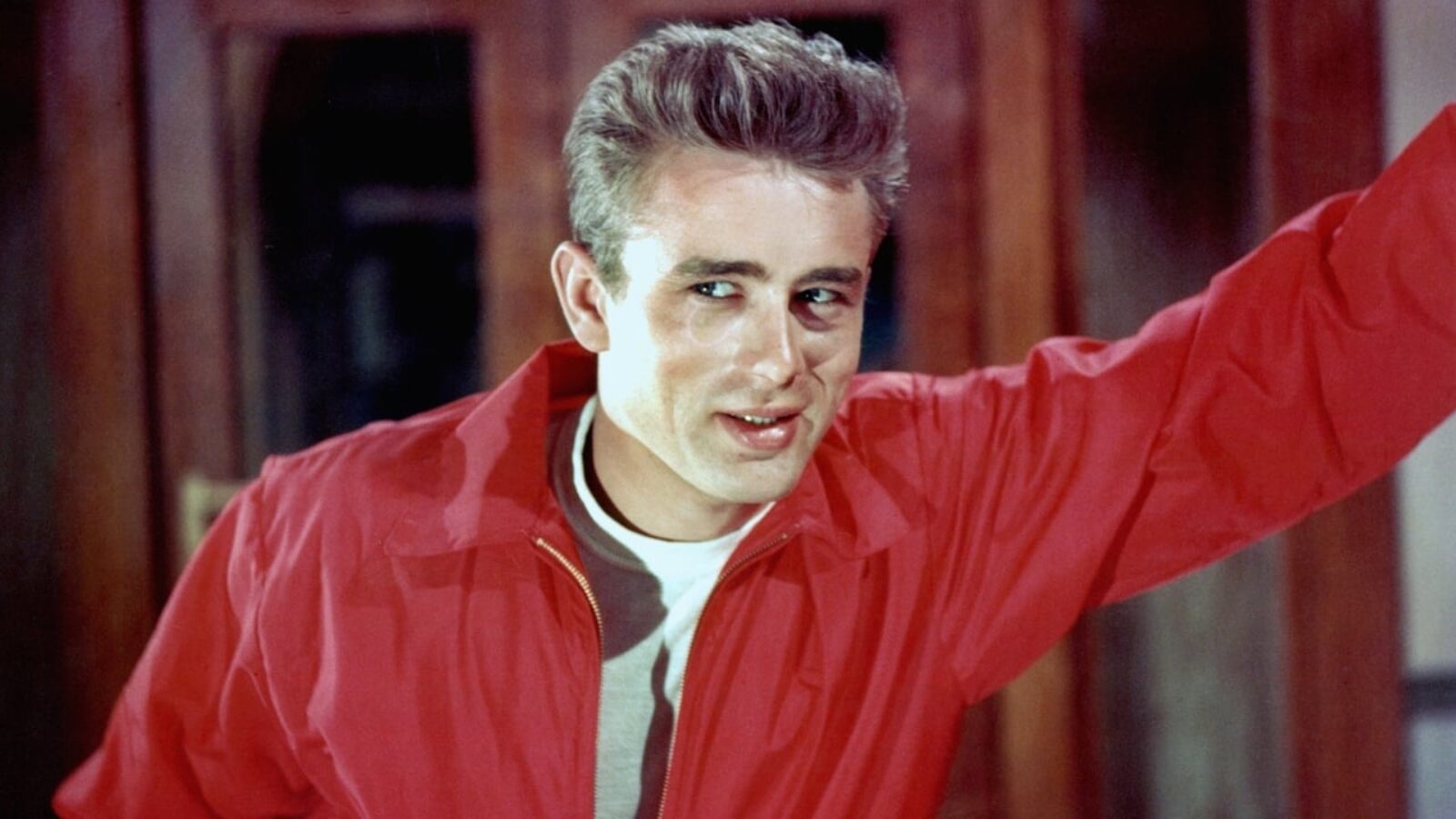 Como Jim Stark, James Dean protagonizou um filme que se tornou histórico