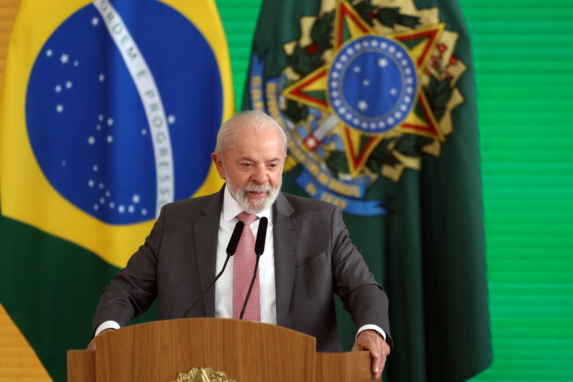 Lula e Trump trocam telefones pessoais e petista pede que Rubio negocie sem preconceito