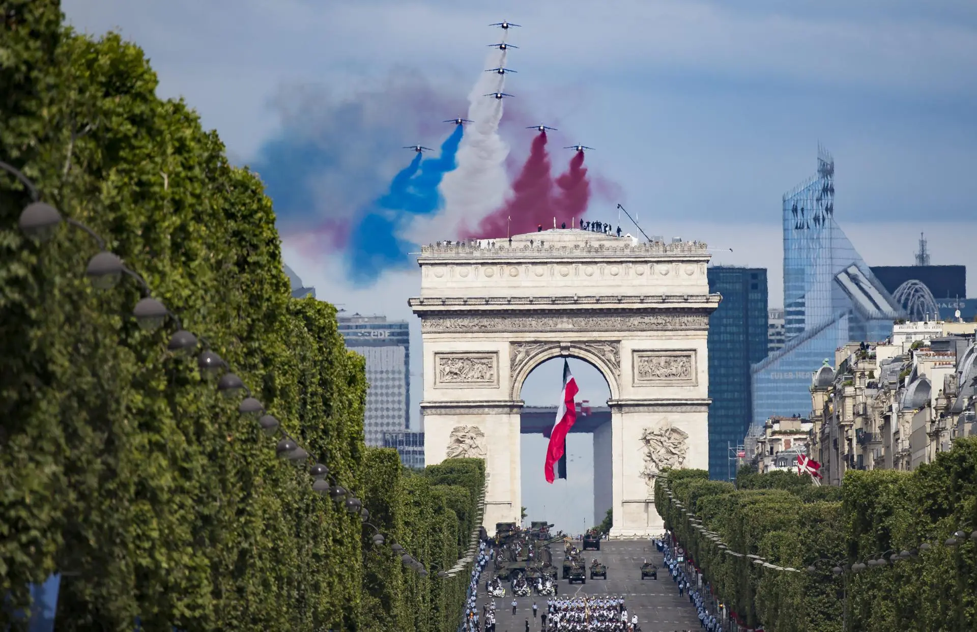 Desfile do Dia da Bastilha nos Campos Elíseos de Paris